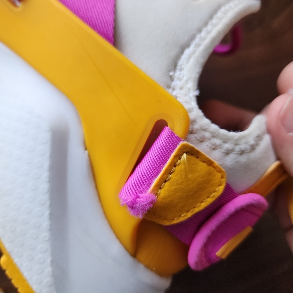 Nike Air Huarache Sneakers gently used - Picture 10 of 10